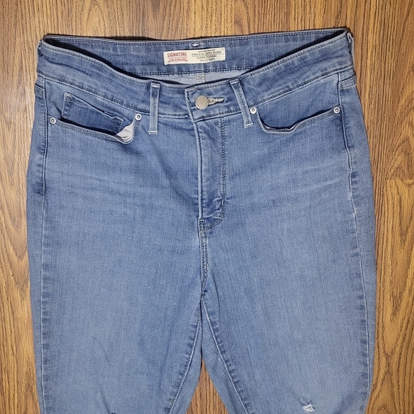 Levi's High Rise Super Skinny Distressed Women's Denim Jeans W29 L28.5 B45 - Picture 4 of 11